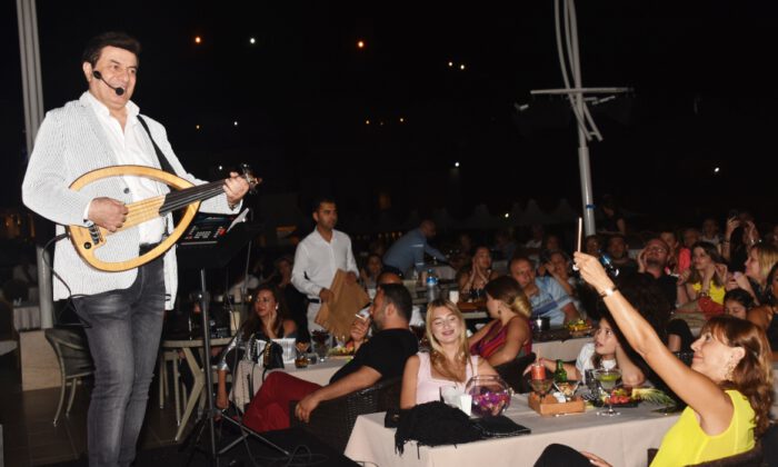 Bodrum’da Coşkun Sabah’tan sitem dolu konser