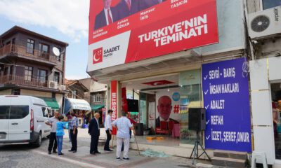 Saadet Partisi seçim merkezinin camları kırıldı