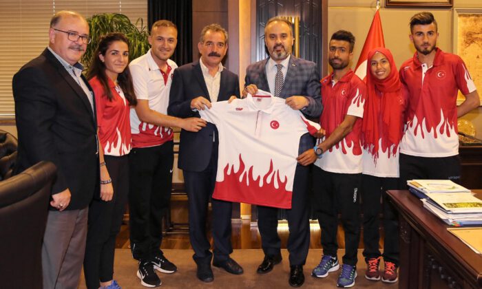 Atletizm milli sporcularından Başkan Aktaş’a ziyaret…