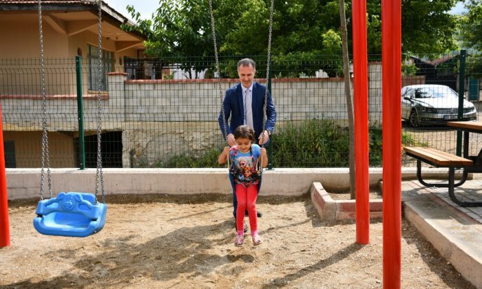 İnegöl Kayapınar çocuk oyun alanı hizmete girdi