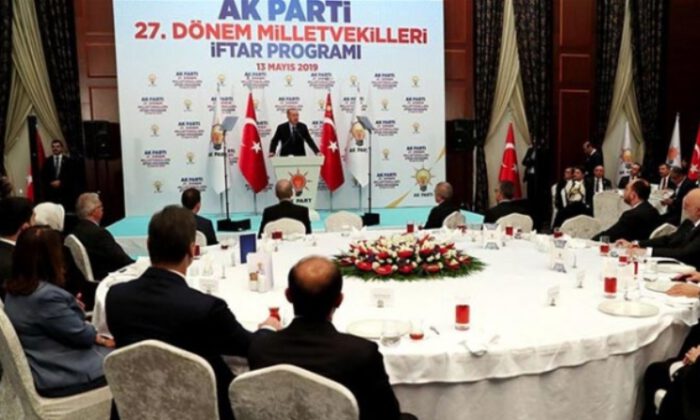 Cumhurbaşkanı Erdoğan’dan AKP’li vekillere ‘memleket’ yasağı