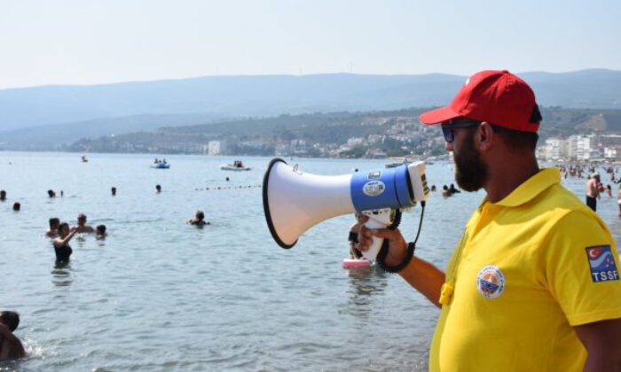 Gemlik sahillerinde cankurtaranlar göreve başladı