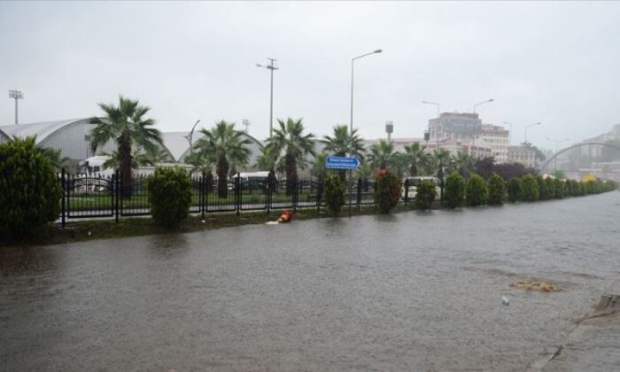 Meteorolojiden o bölgelere sağanak yağış uyarısı