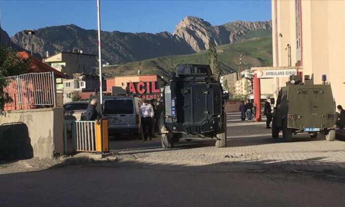 PKK’lı teröristler Hakkari’de işçilere saldırdı: 1 şehit, 2 yaralı