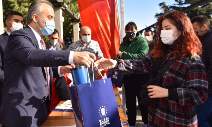 Üniversite adaylarına Bursa Büyükşehir desteği