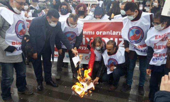 Birleşik Kamu İş üyeleri, Bursa’da ‘bordro’ yaktı