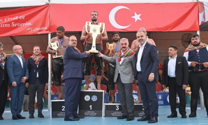 Bursa’da Başpehlivan Hüseyin Gümüşalan oldu