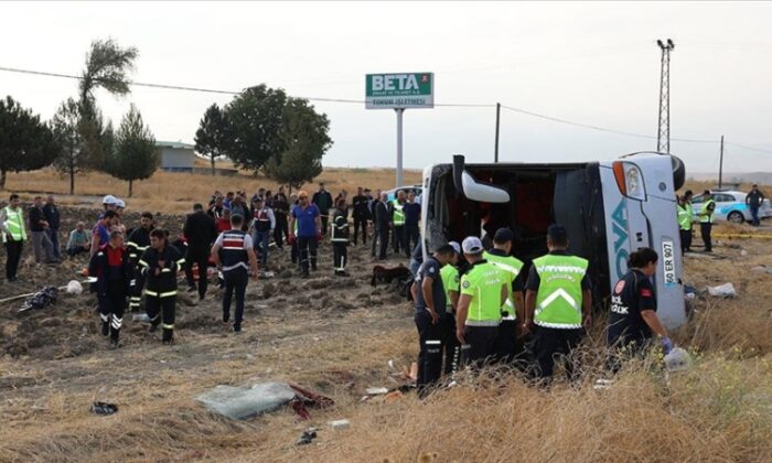 Yolcu otobüsü devrildi: Çok sayıda ölü ve yaralı